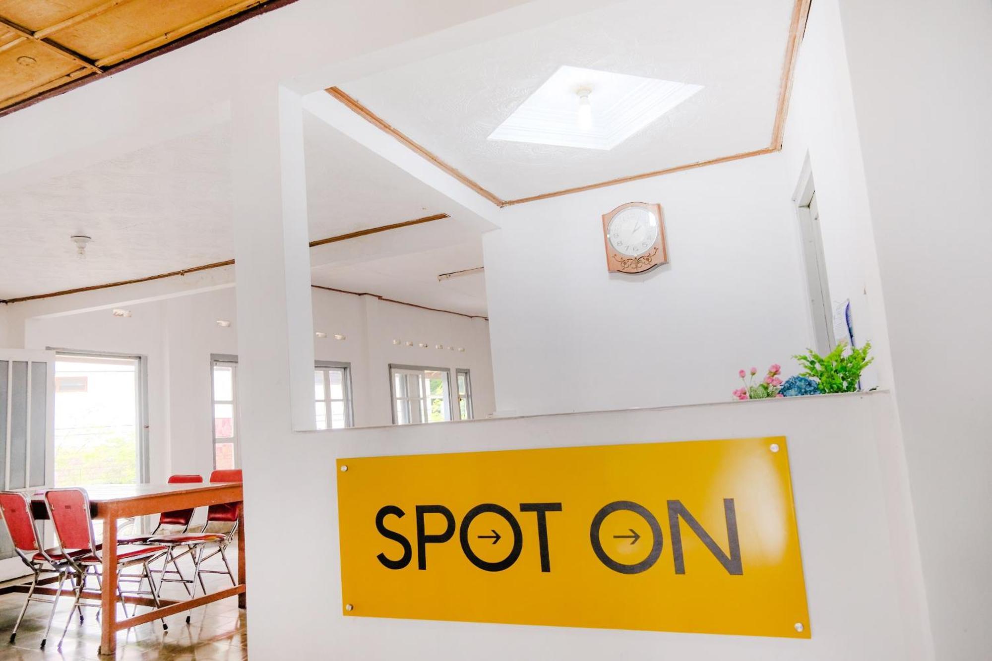 Oyo Life 2638 Hotel Raya Sarangan Ngoại thất bức ảnh