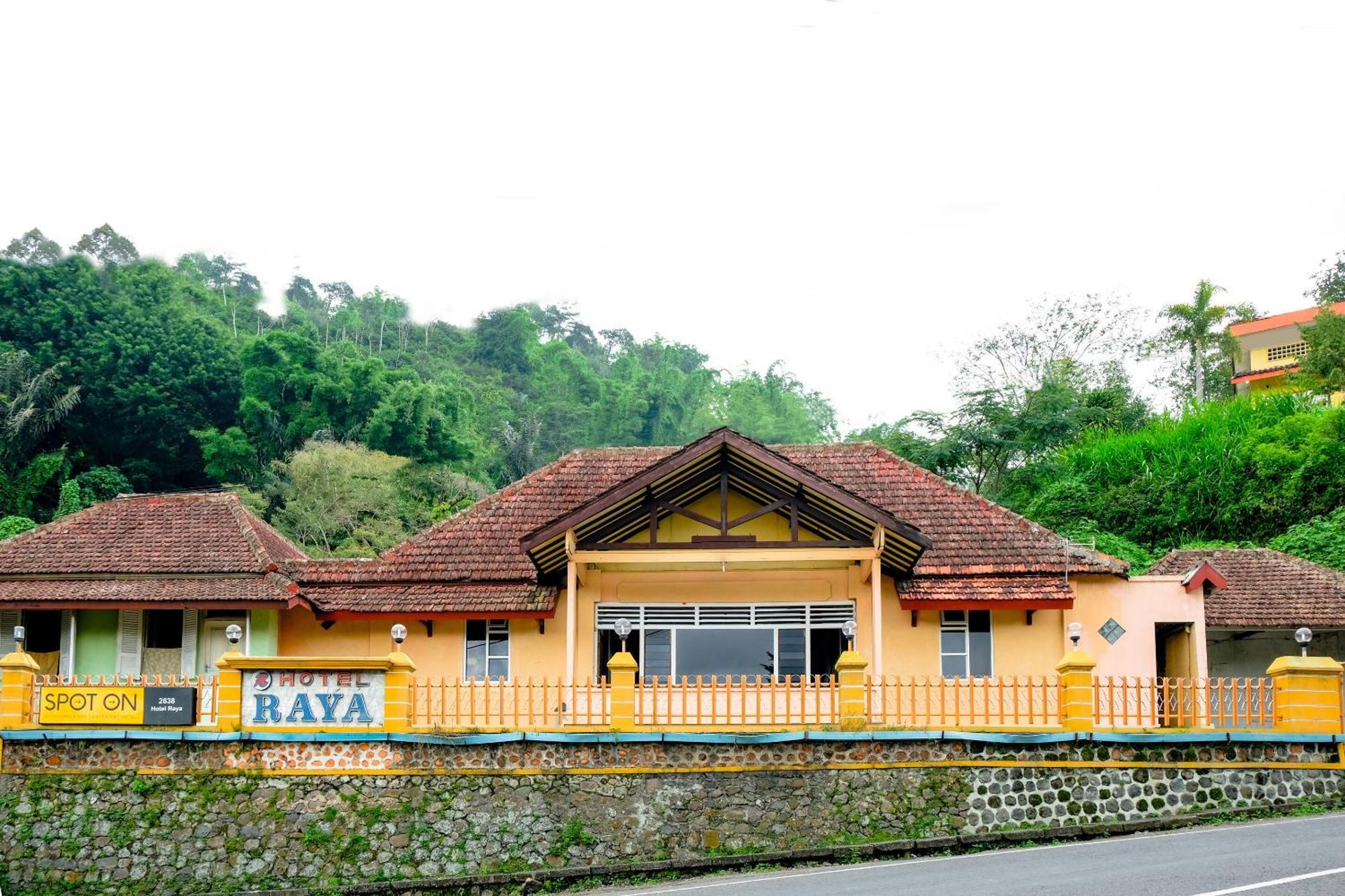 Oyo Life 2638 Hotel Raya Sarangan Ngoại thất bức ảnh
