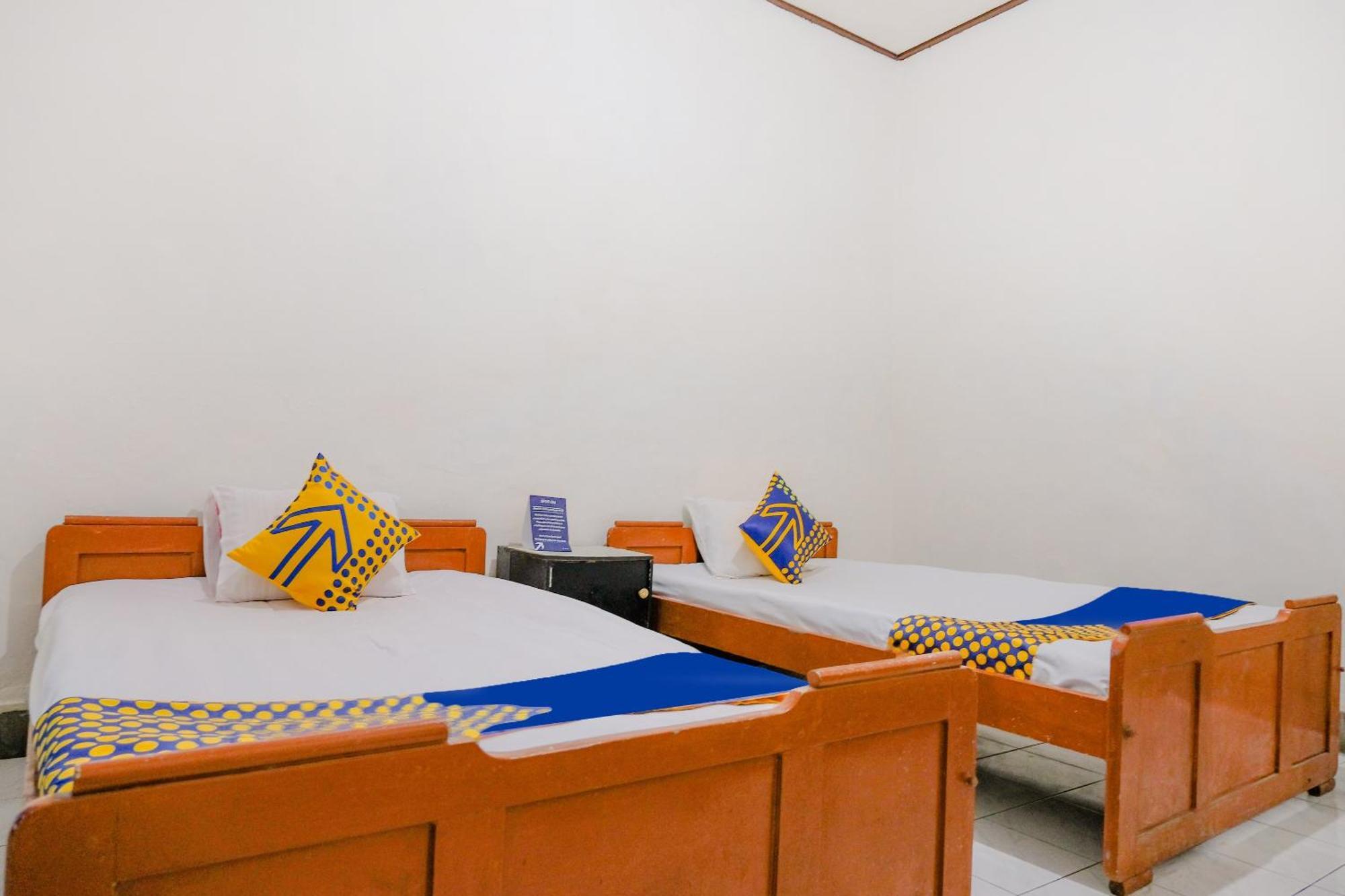 Oyo Life 2638 Hotel Raya Sarangan Ngoại thất bức ảnh